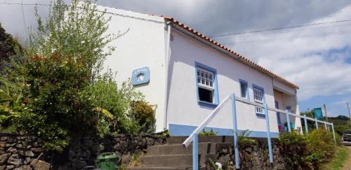 Lajes das Flores House | A Barraka: rent your room in Flores!