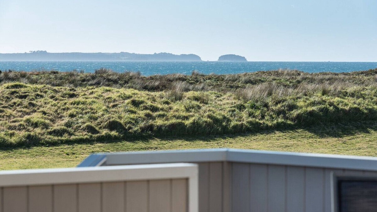 Papamoa Beach Cottage | A Beach Barn Haven - Papamoa Holiday Home