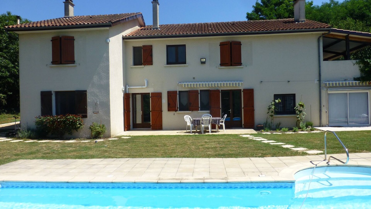 Villefranche-de-Rouergue Apartment | A beautiful private 2 bedroomed apartment with pool in stunning countryside