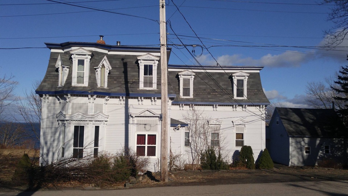 Digby House | A beautiful 5 bedroom 4 bath house with Stunning Ocean View in town of Digby