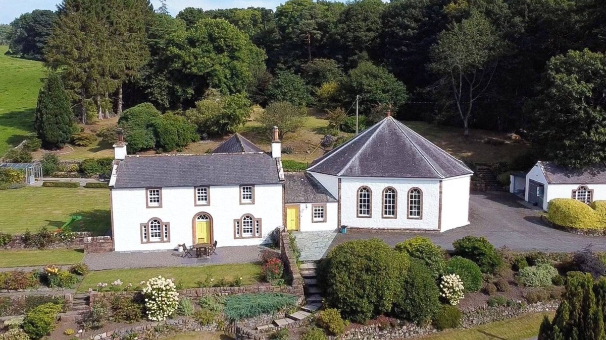 Newbridge Cottage | A beautiful and picturesque home set in its own extensive gardens. Sleeps 8.