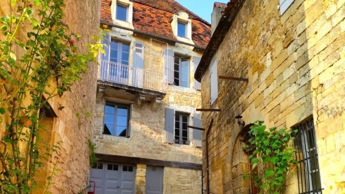 Saint-Cyprien House | A beautiful character 16th century house set in the center of a medieval village