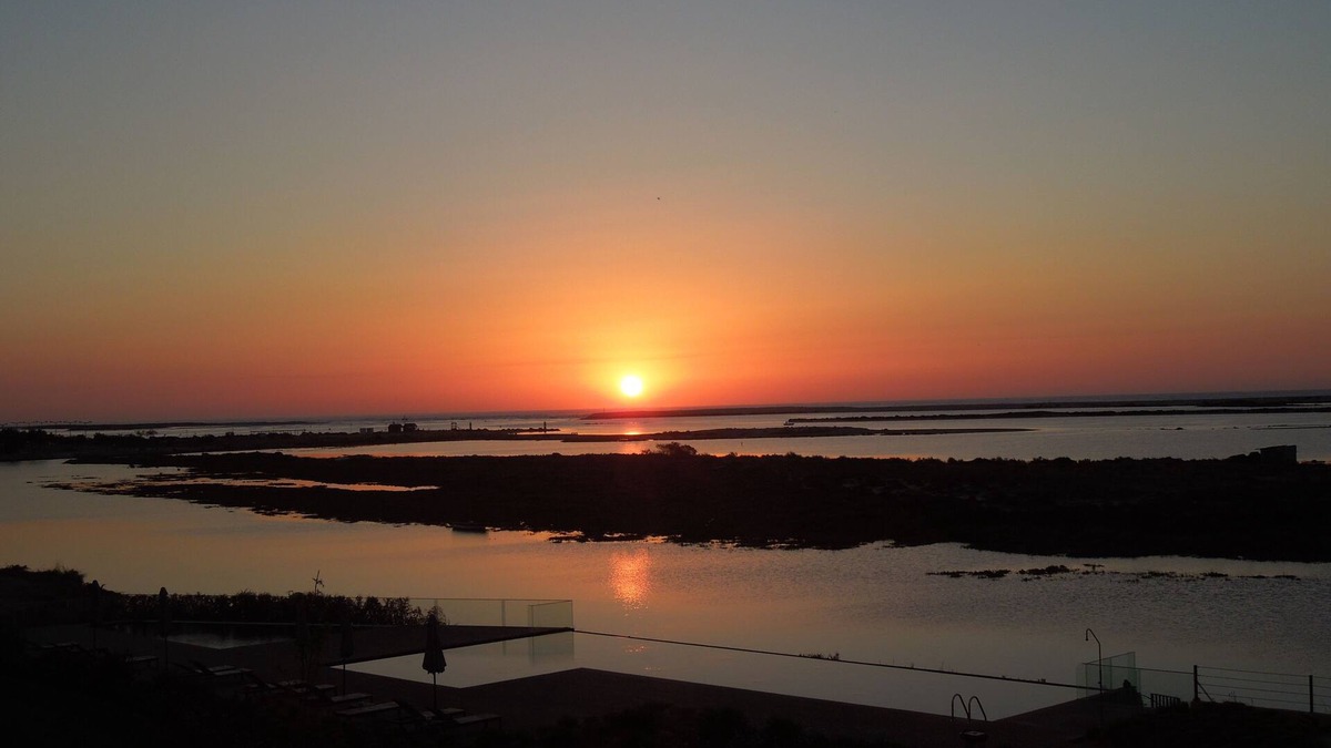 Fuseta Apartment | A beautiful one bedroom apartment - right on the waterfront in the Ria Formosa.