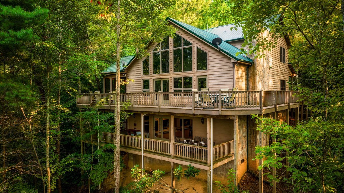 Townsend Cabin | A beautiful, peaceful Smoky Mountain retreat with views. Sleeps 14.