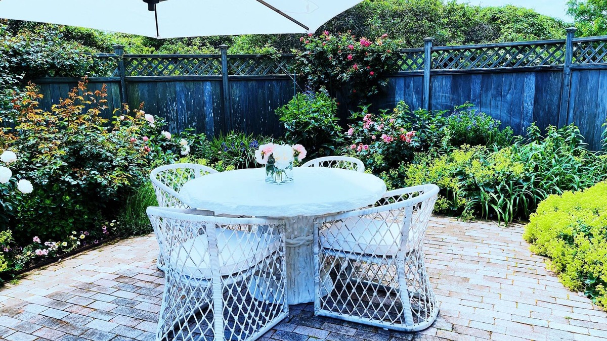 Siasconset House | A beautiful pet friendly Nantucket summer rental in the village of Sconset.