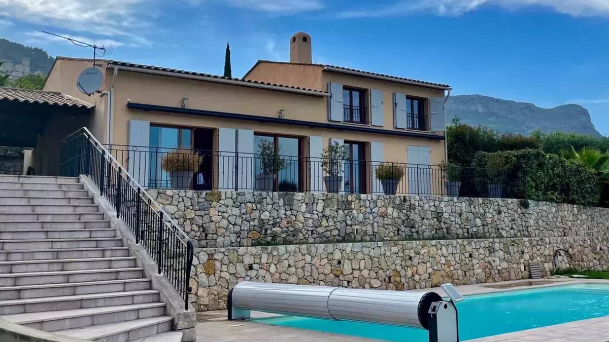 Le Bar-sur-Loup Villa | A Beautiful Villa Nested In The French Riviera
