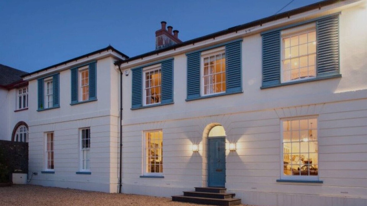 Instow House | A beautifully decorated, beachfront, Georgian rectory in lovely Instow, N. Devon