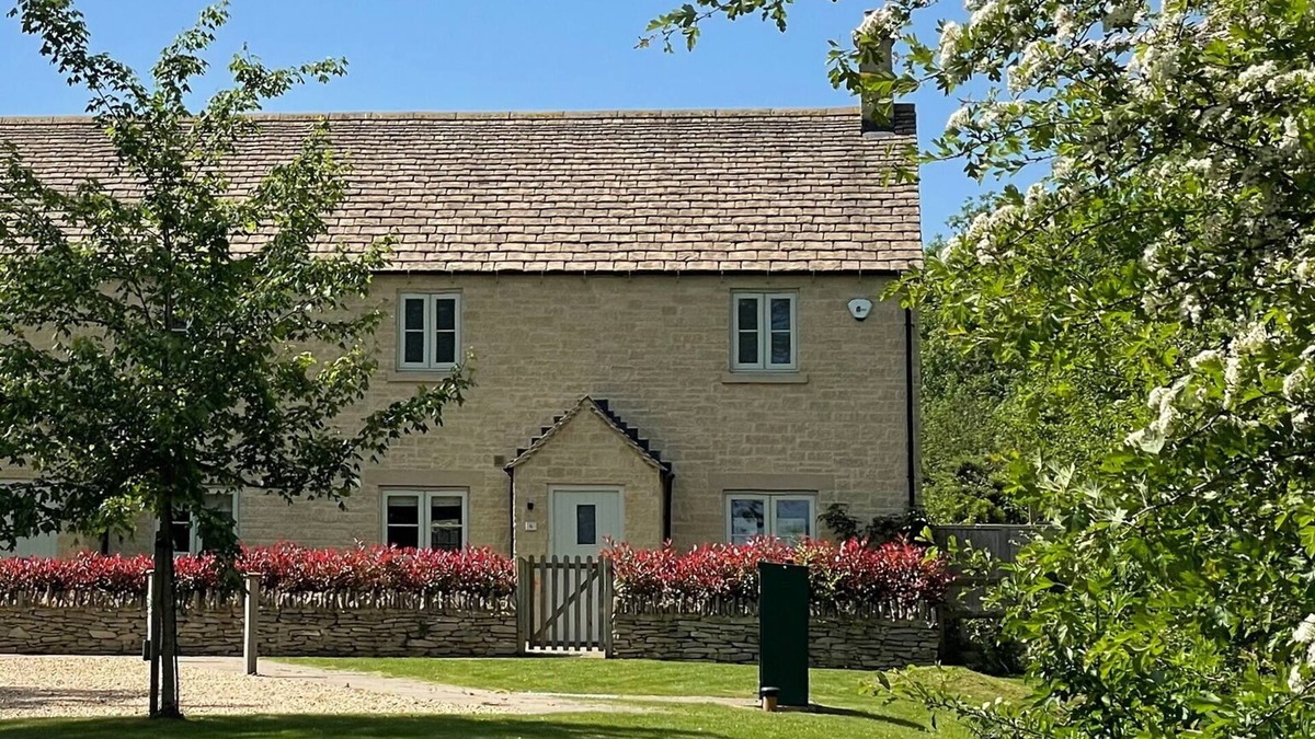 Chipping Campden Cottage | A beautifully themed Cotswold cottage with a modern but classic country interior