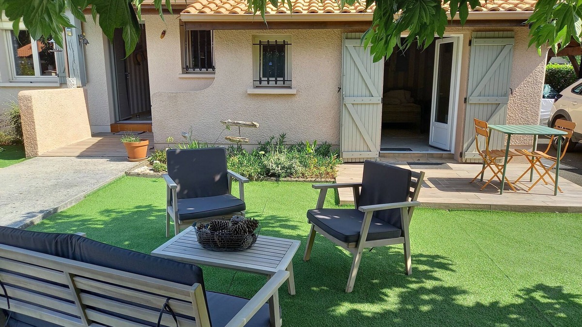 Lanton Bed & Breakfast | A BED AND BREAKFAST (STUDIO) FOR TWO PEOPLE WITH POOL AND BATHROOM