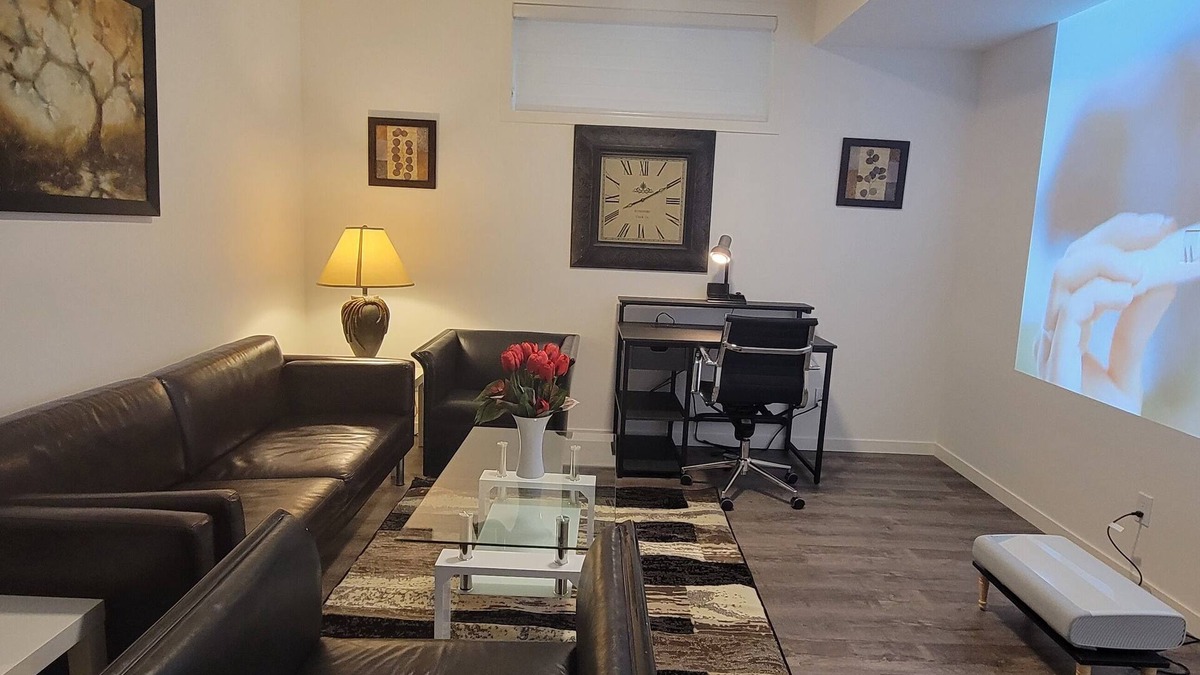 Arbour Lake House | A brand new, cozy 1-BR suite