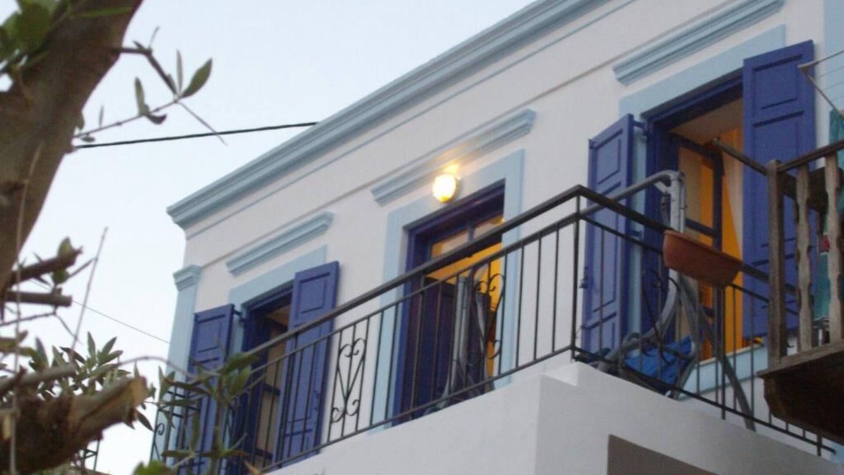 Halki Apartment | A breath from the port!