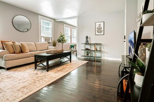 Mill River Apartment | A brick's throw away to Sally's!