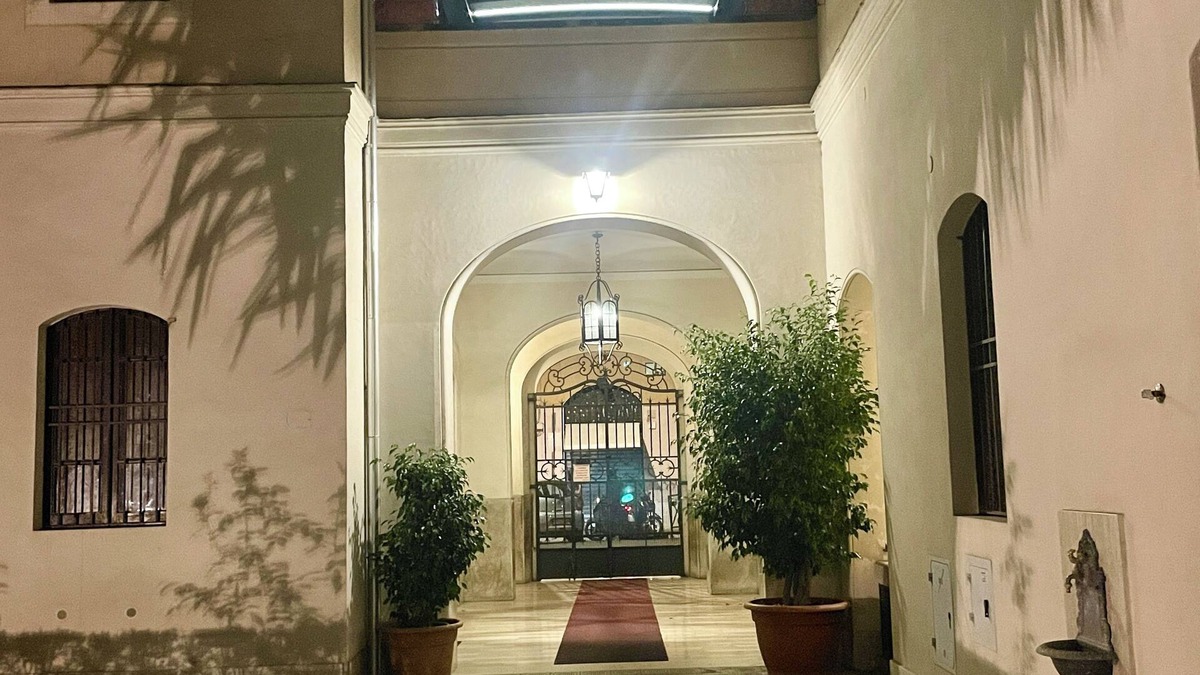Testaccio Apartment | A&C Design Apartment in Rome Just a Step from Trastevere & Colosseum! Bus Metro