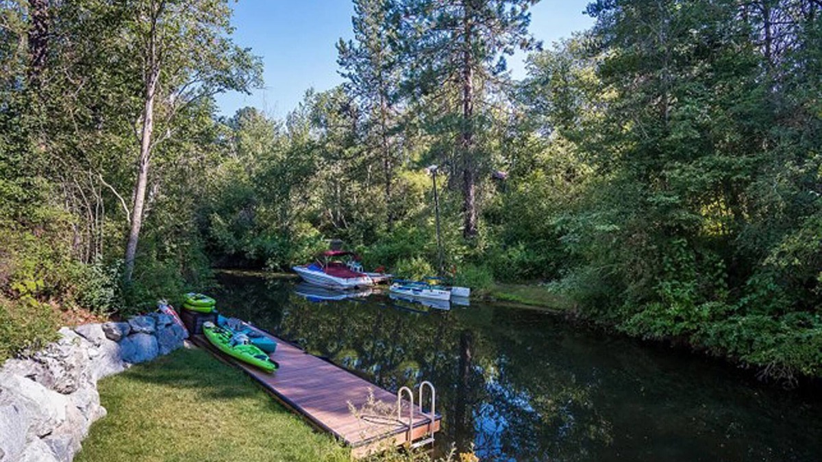 Sagle House | A/C LakeAccess GameRoom Xbox DogOK kayaks paddleboards Private30'Dock Sleeps 14