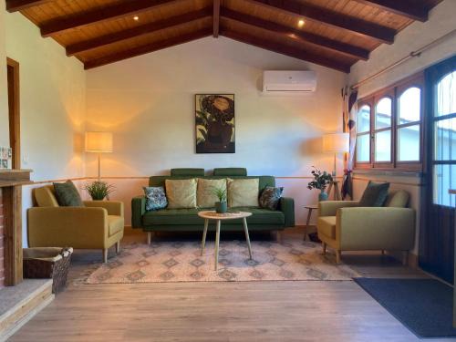 Sao Martinho da Cortica Bed & Breakfast | A Casa Amarela Guesthouse