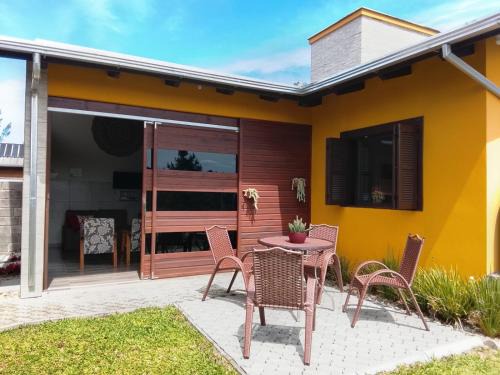 Balneario Gaivota House | A Casa Amarela - conforto e tranquilidade próximo ao mar