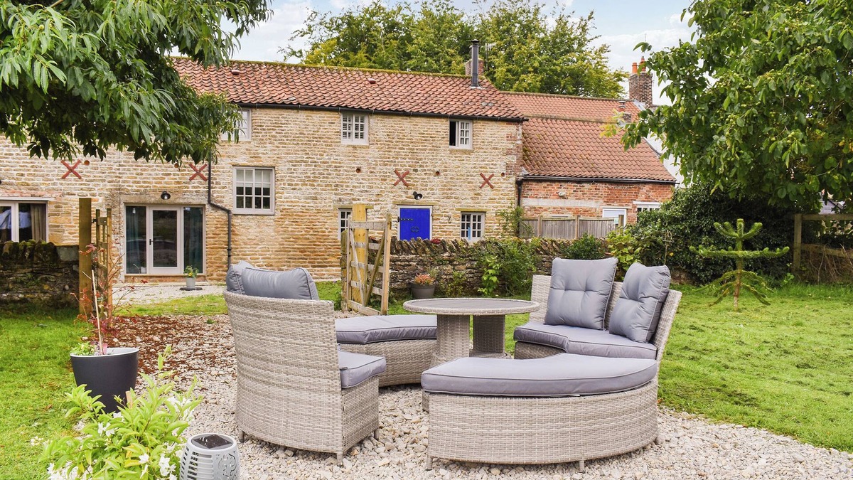 Potter Brompton Cottage | A celebration of restoration.