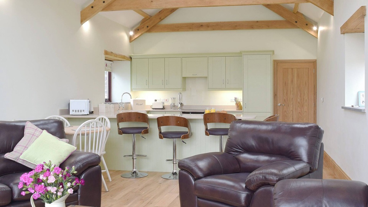 Saundersfoot Cottage | A characterful barn, delightfully converted to offer open-plan living.