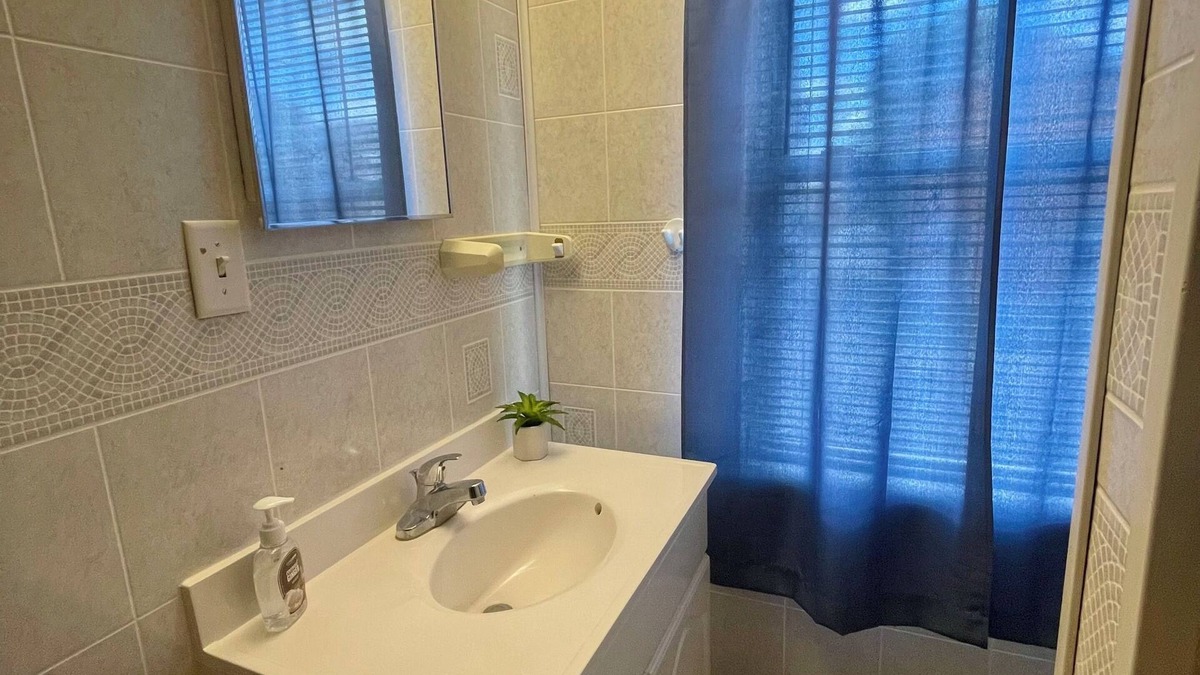 Carlisle Apartment | A charming 2 bedroom apartment a few blocks from Dickson college