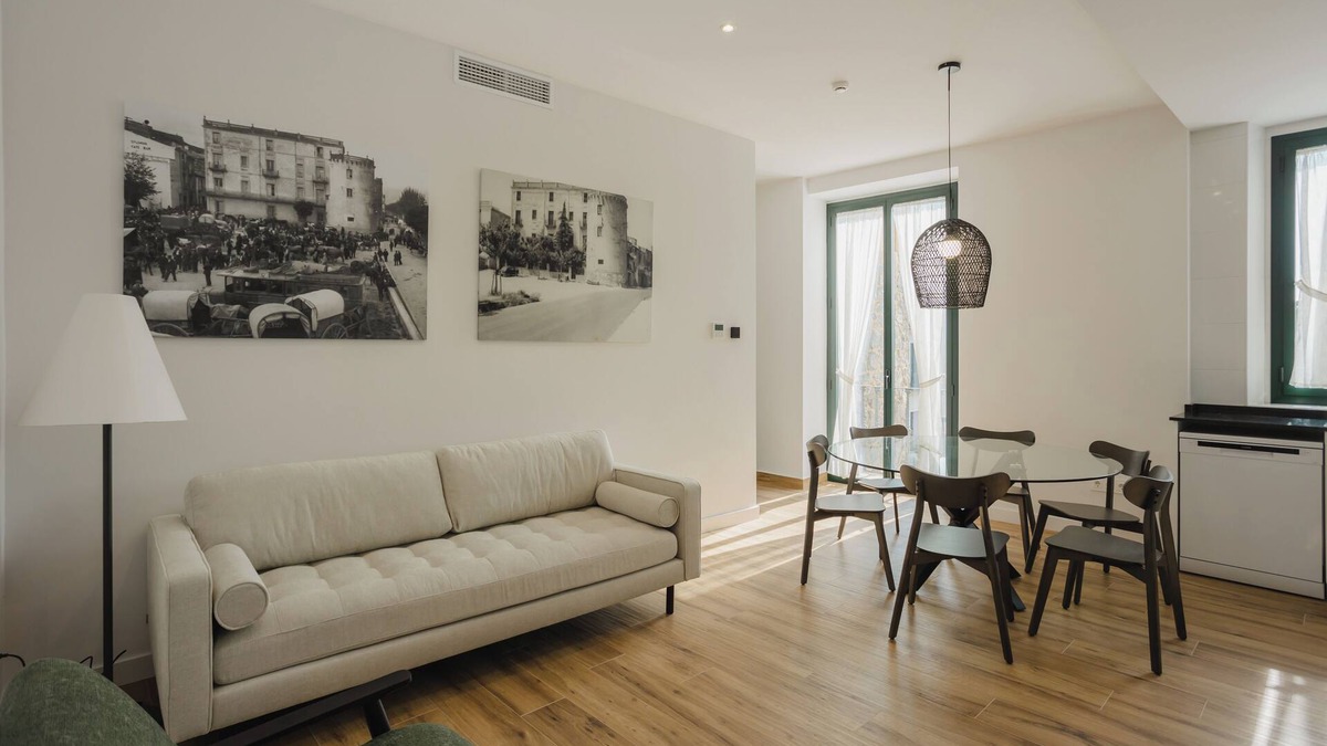 Hostalric Apartment | A charming getaway in a building full of history