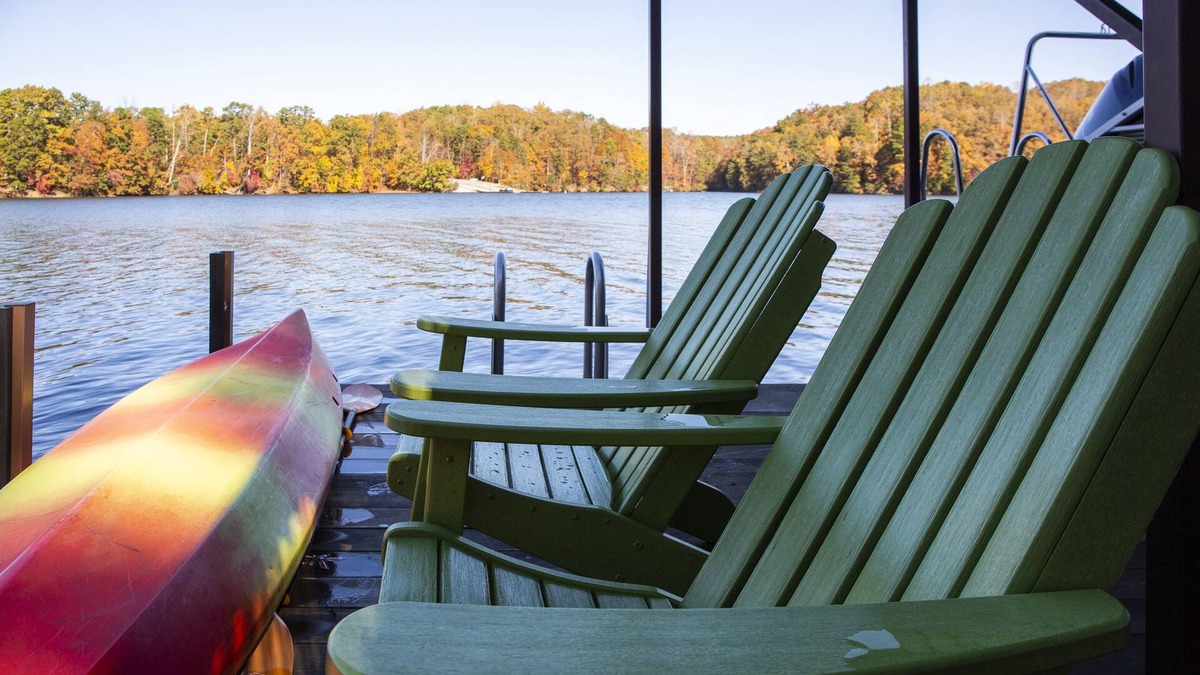 Six Mile House | A charming lakefront Lake Keowee home!