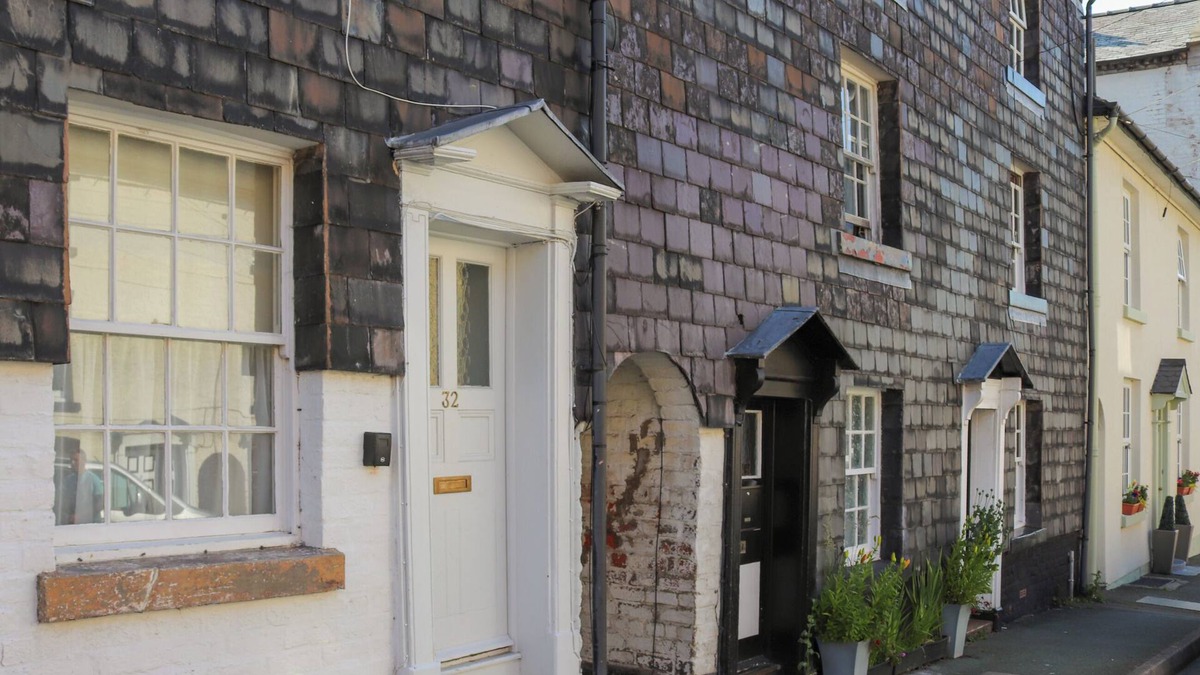 Newtown Cottage | A charming townhouse in the heart of Newtown, set on a lovely street.