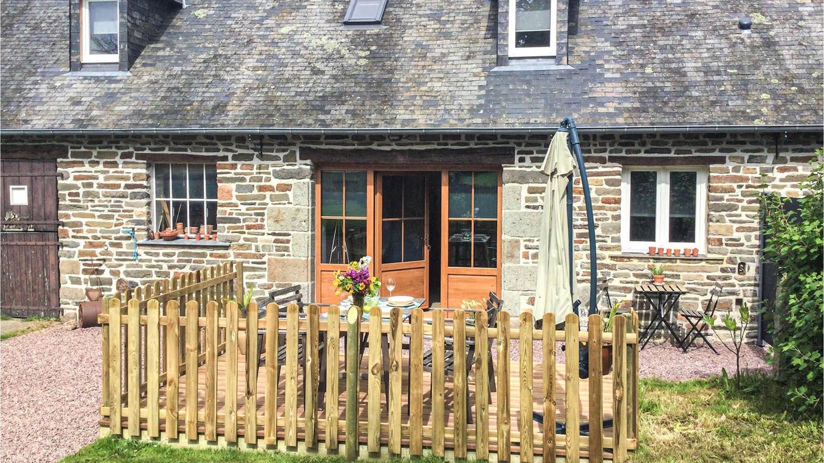Viessoix House | A comfortable, modern equipped house in the countryside with wood stove.