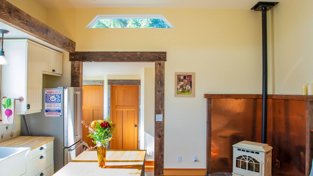 Fieldbrook House | A comfortable stay on a sustainable family farm
