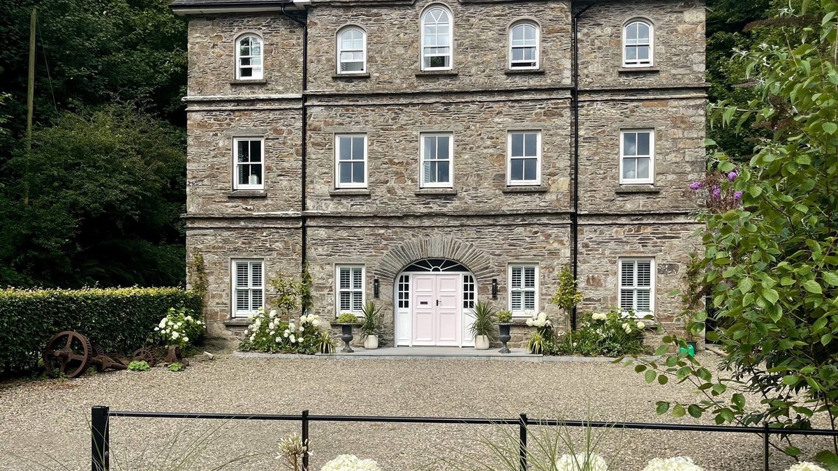 Nohoval House | A contemporary retreat in a unique coastal setting