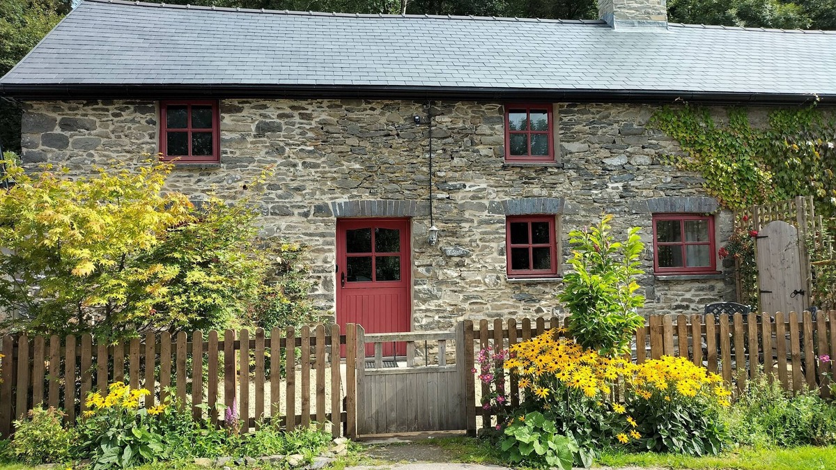 Lampeter Cottage | A cosy former horse stable with stone walls and old beams throughout