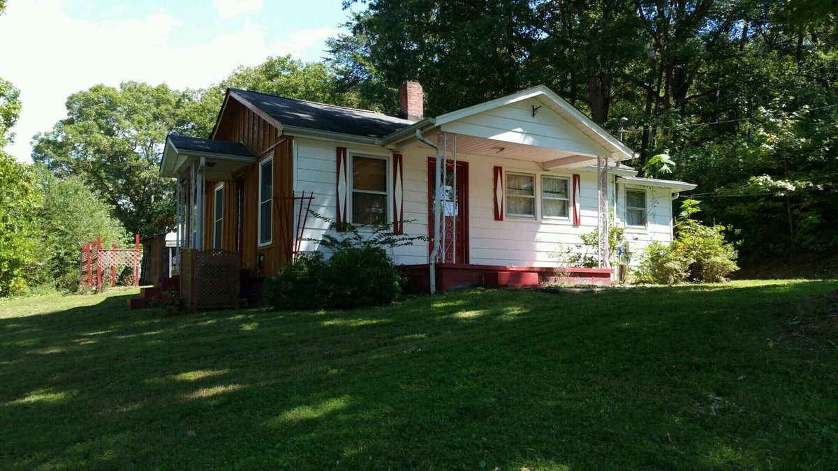Cricket House | A Country Charm located in the foothills of the Blue Ridge Mountains and Parkway