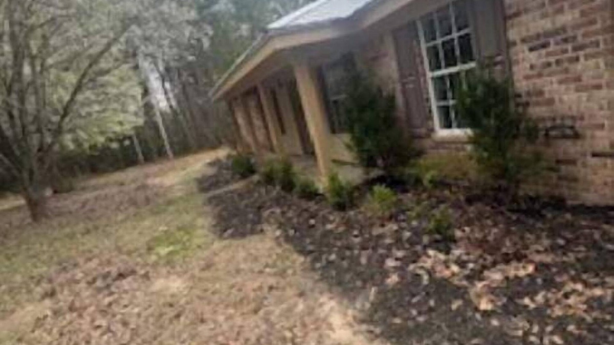 Hattiesburg House | A country Private retreat nestled 2 miles from Paul B johnson And Camp Shelby.