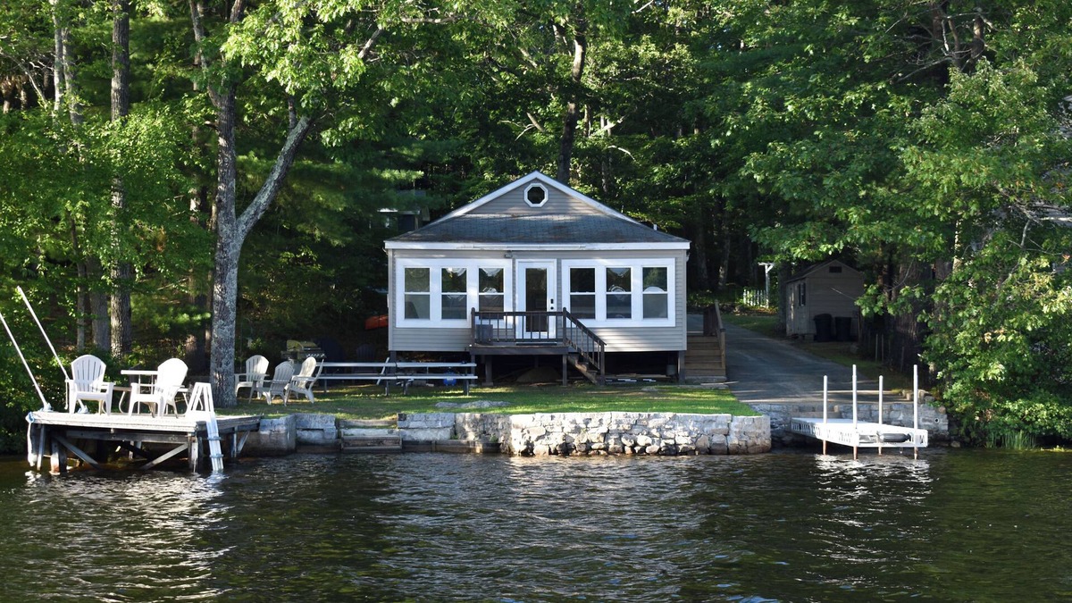 Lyman Cabin | A cozy 2-bedroom lakefront cabin nestled in Maine, feat. kayaks and private dock