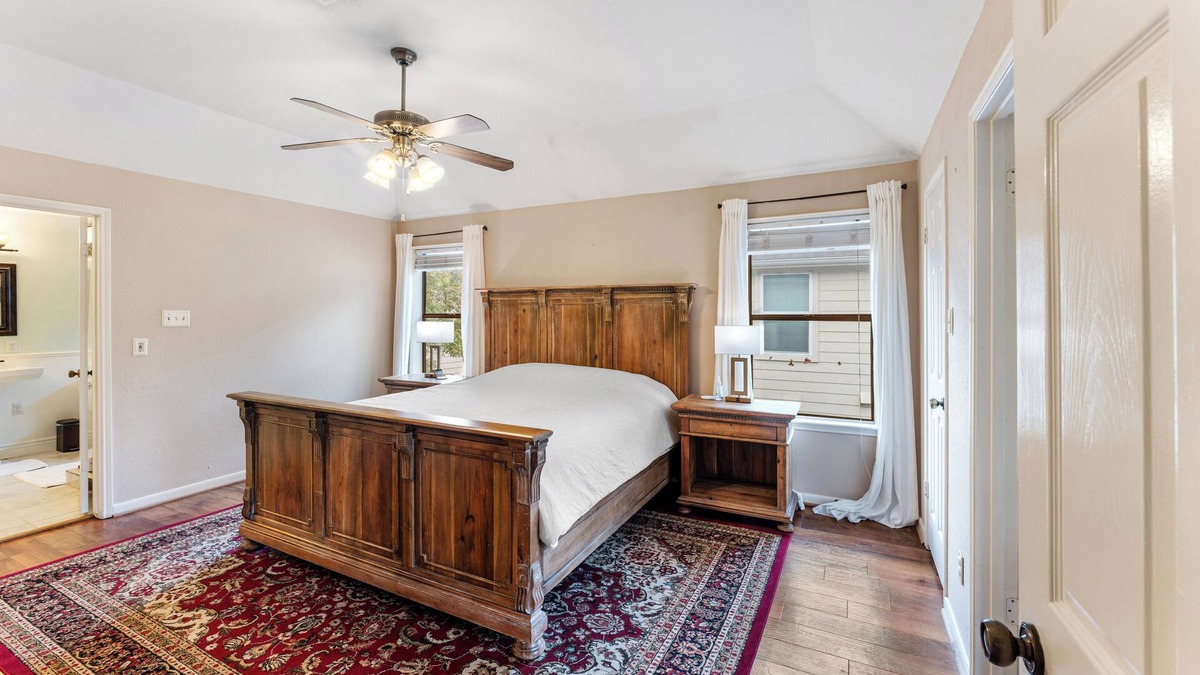 Barker House | A Cozy Home for Families & Professionals: Comfort and an Ideal Location in Katy