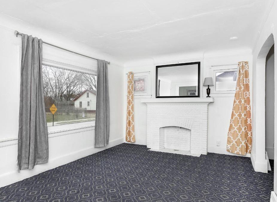 Detroit Ski Chalet | A cozy home with fire place