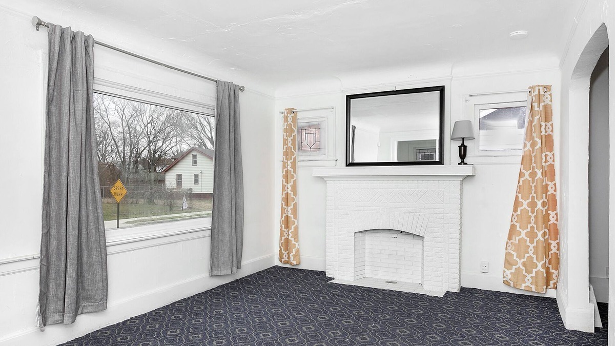 Detroit House | A Cozy Home with fireplace 10min from Downtown