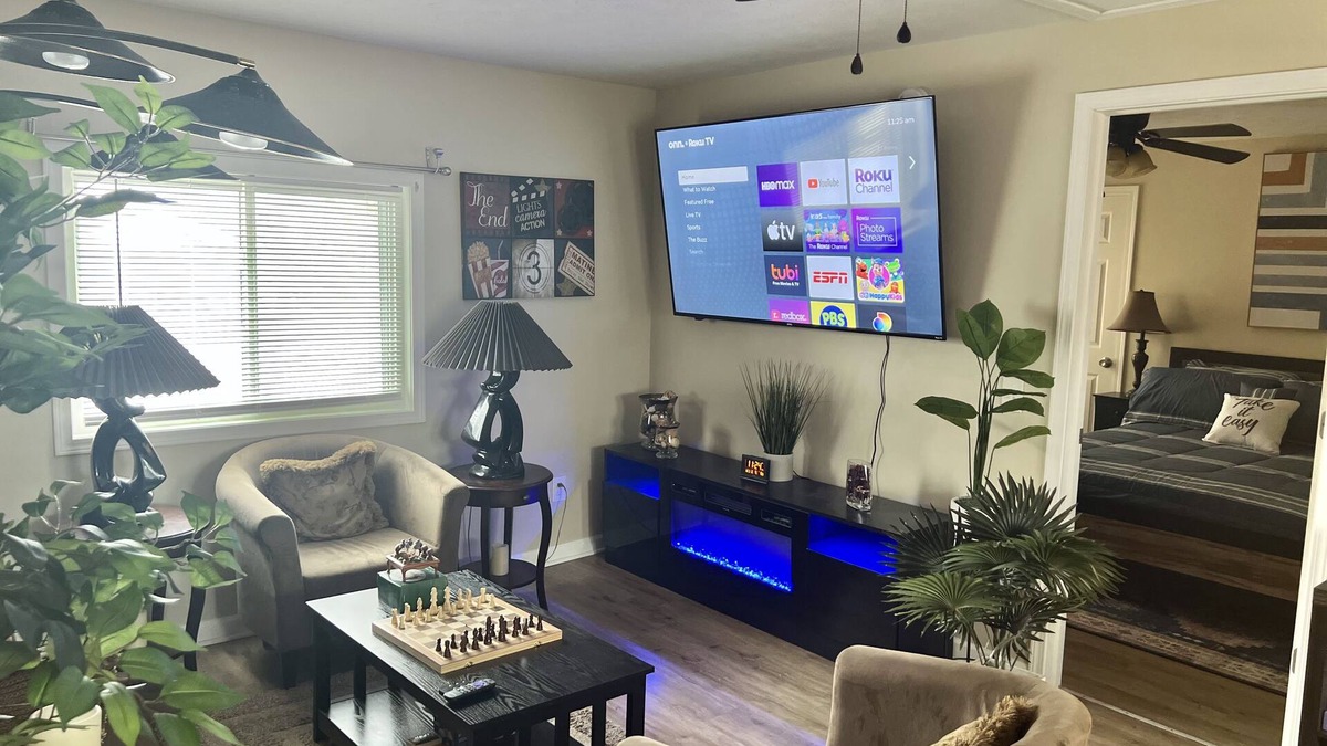 Downtown Rochester Apartment | A Cozy, Homely, Fun Retreat minutes from downtown