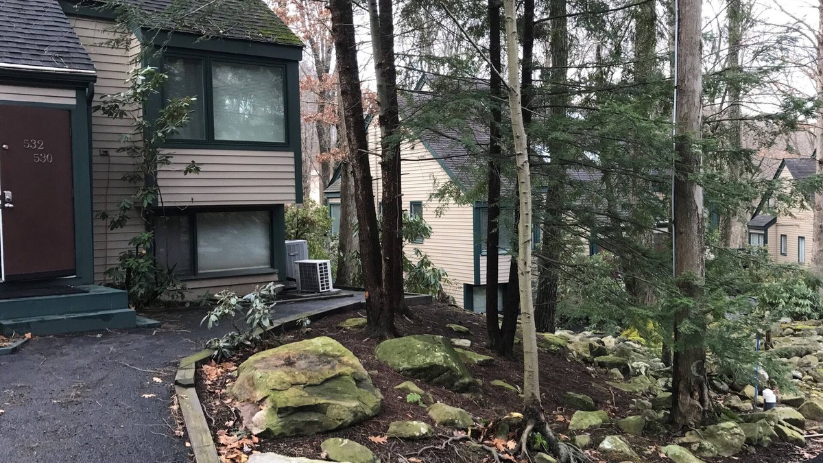 Farmington Condo | A Cozy, Quiet Getaway