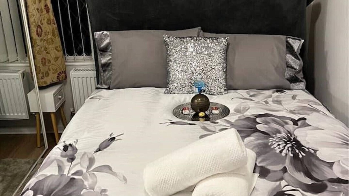 Great Barr House | A Cozy Room in House in Great Barr - Near M5/M6 - Parking - Garden