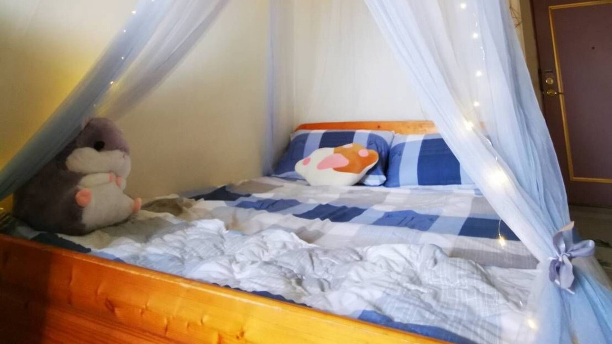 East District Apartment | A cozy room with story from FaFa