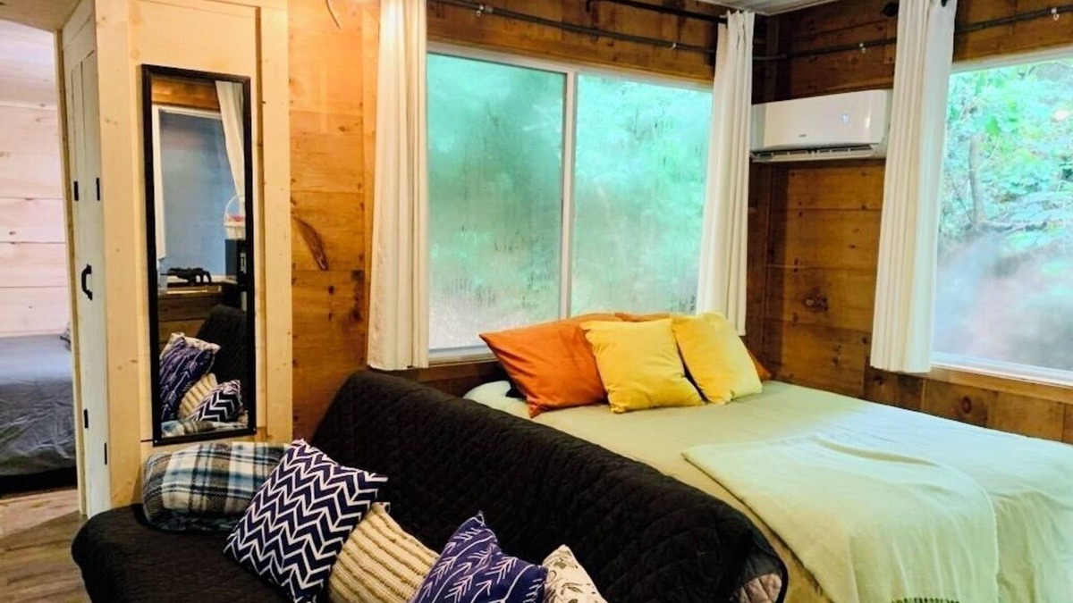 Emlyn Cabin | A Curious Cabin in Daniel Boone National Forest 🌳