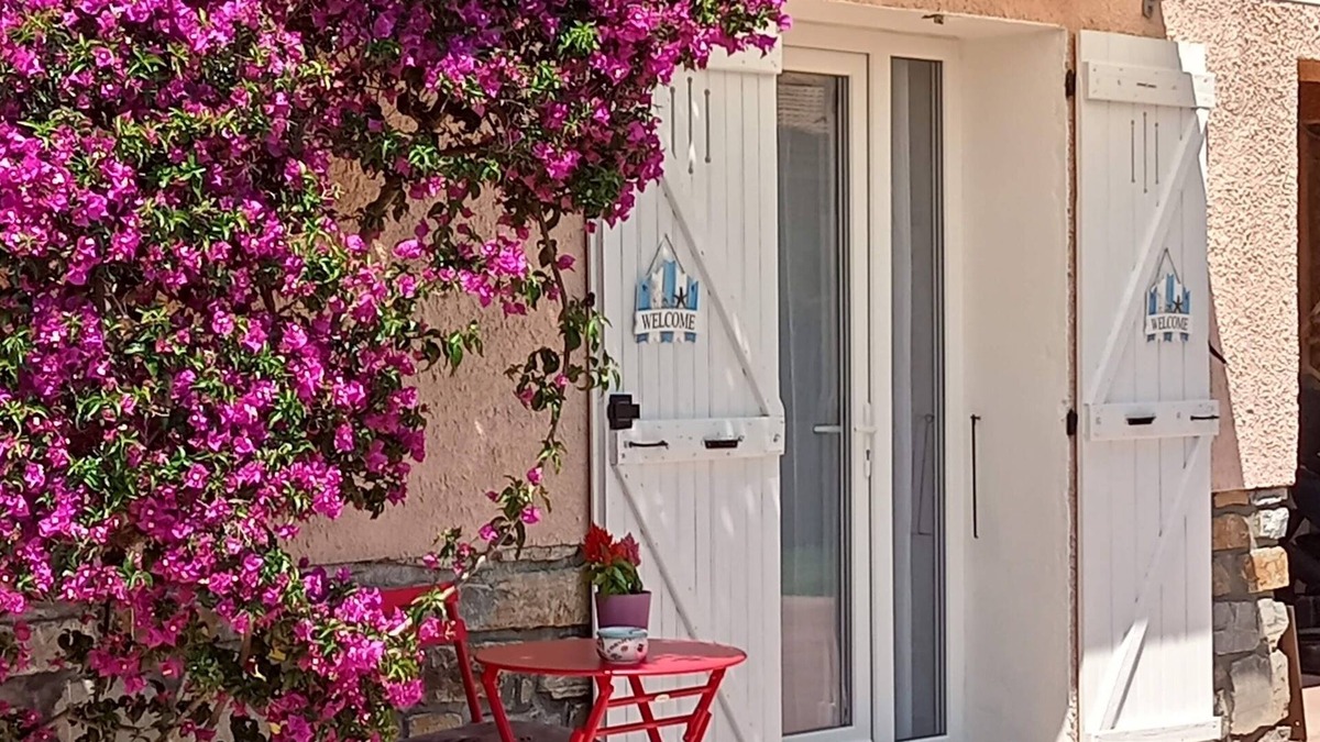 La Marana Apartment | "A CUSTOM NEST by the sea! "