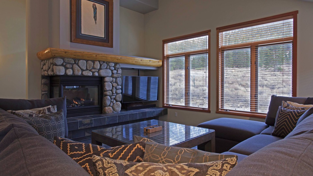 Mammoth Lakes House | A CUT ABOVE -A Cut Above - 4 bedroom Snowcreek Townhome Sleeps 10