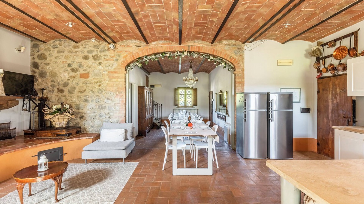Gallina Villa | '.a delicious farmhouse in the countryside where only the wind blows.'