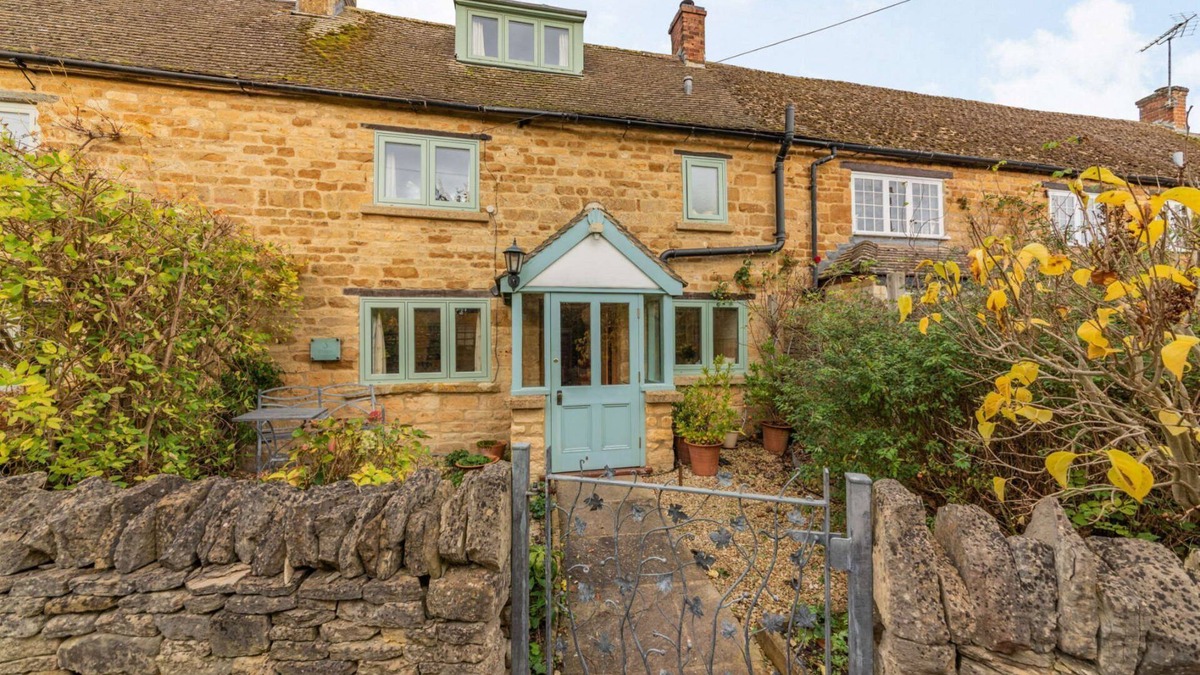 Moreton-in-Marsh Cottage | A delightful two bedroom Cotwold holiday cottage with garden - Cosy Corner