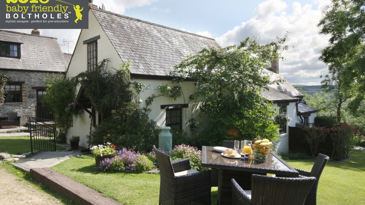 Boncath Cottage | A delightful two bedroom cottage with exceptional indoor leisure facilities