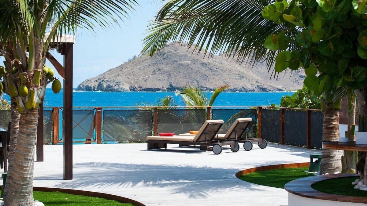 Anse des Flamands Villa | A delightful waterfront villa that sleeps up to 4 guest