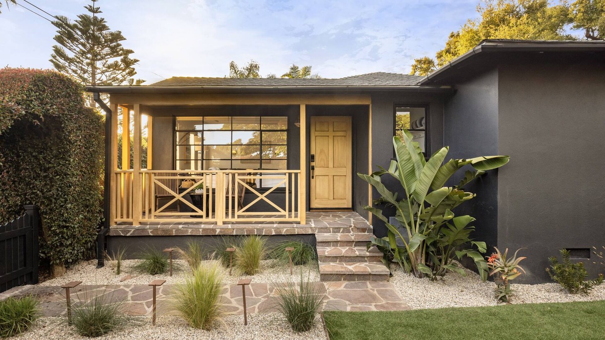 The Mesa House | A Dreamy Beach Bungalow
