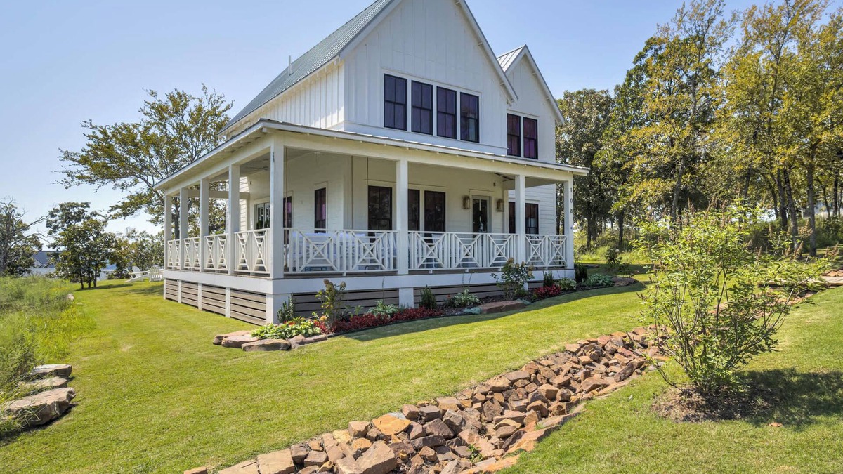 Eufaula House | A Dreamy Coastal Cottage! Wellington by the Lake