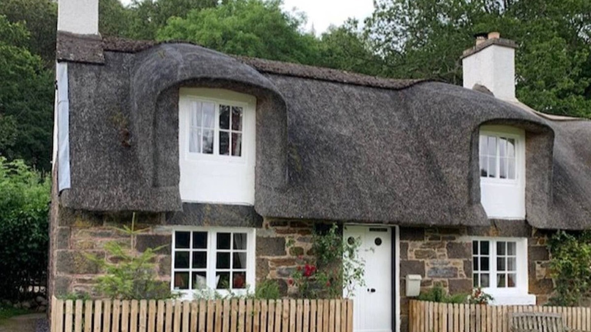 Glen Lyon Cottage | a fairytale thatched highland cottage